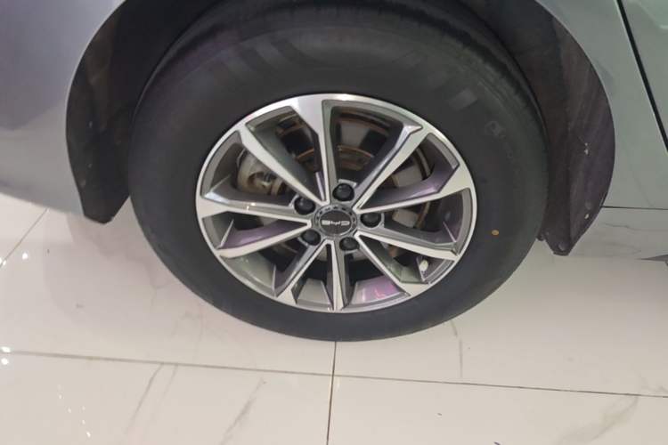Used BYD Destroyer 05 2024 HONOR Edition DM-i 55KM Luxury Model Right Rear Wheel Hub