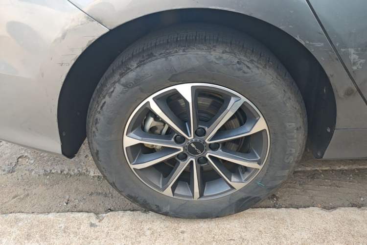 Used BYD Destroyer 05 2024 HONOR Edition DM-i 55KM Luxury Model Right Rear Wheel Hub