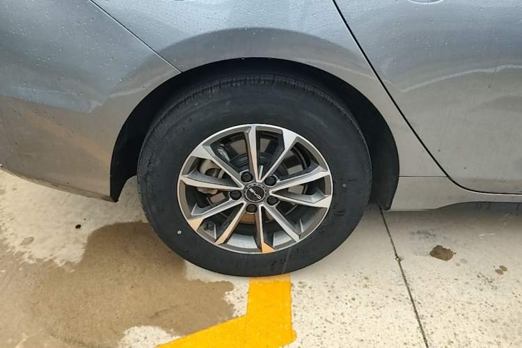 Used BYD Destroyer 05 2024 HONOR Edition DM-i 55KM Luxury Model Right Rear Wheel Hub