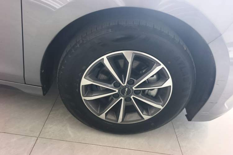 Used BYD Destroyer 05 2024 HONOR Edition DM-i 55KM Luxury Model Right Rear Wheel Hub