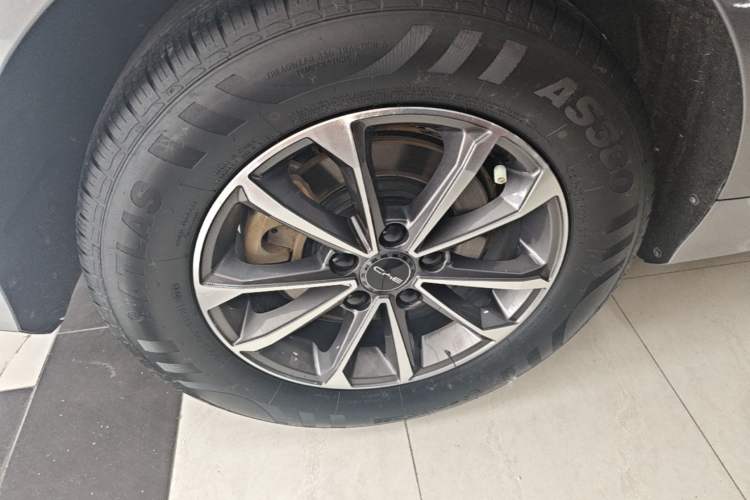 Used BYD Destroyer 05 2024 HONOR Edition DM-i 55KM Luxury Model Right Rear Wheel Hub