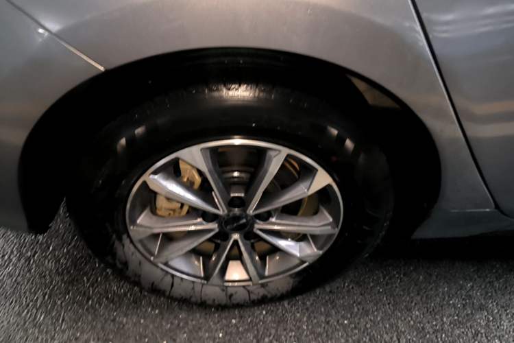 Used BYD Destroyer 05 2024 HONOR Edition DM-i 55KM Luxury Model Right Rear Wheel Hub