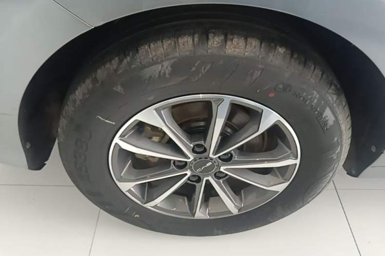 Used BYD Destroyer 05 2024 HONOR Edition DM-i 55KM Luxury Model Right Rear Wheel Hub