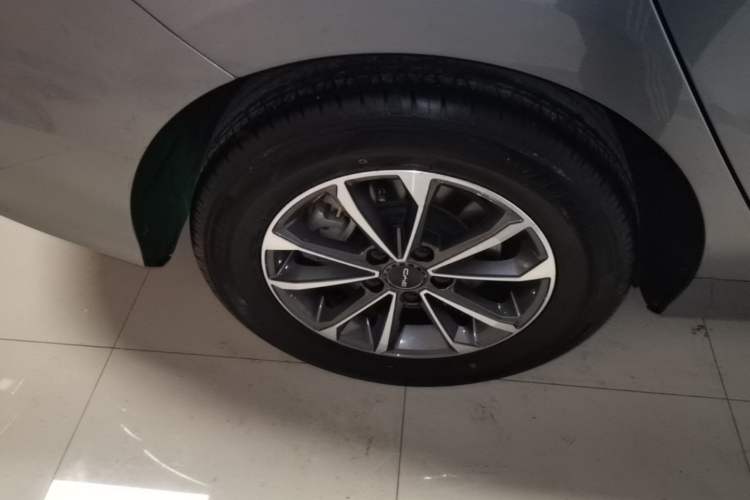 Used BYD Destroyer 05 2024 HONOR Edition DM-i 55KM Luxury Model Right Rear Wheel Hub