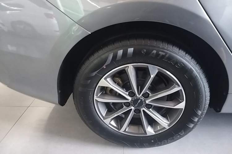 Used BYD Destroyer 05 2024 HONOR Edition DM-i 55KM Luxury Model Right Rear Wheel Hub