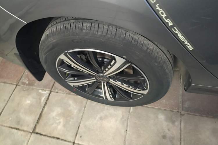 Used BYD Destroyer 05 2024 Honor Edition DM-i 120KM Luxury Model Right Rear Wheel Hub