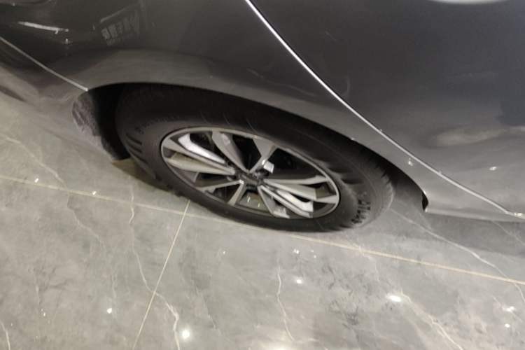 Used BYD Destroyer 05 2024 HONOR Edition DM-i 55KM Luxury Model Right Rear Wheel Hub