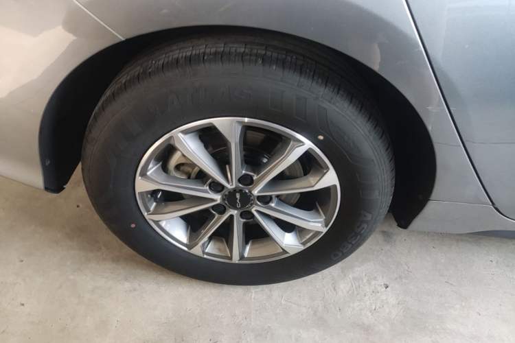 Used BYD Destroyer 05 2024 HONOR Edition DM-i 55KM Luxury Model Right Rear Wheel Hub
