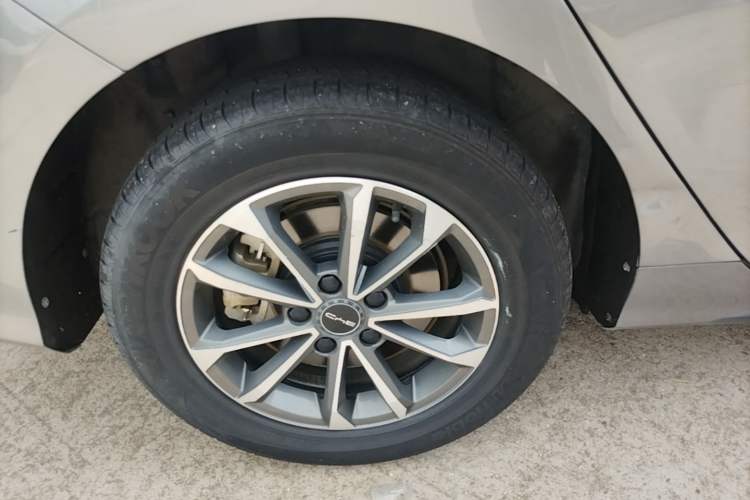 Used BYD Destroyer 05 2024 HONOR Edition DM-i 55KM Luxury Model Right Rear Wheel Hub