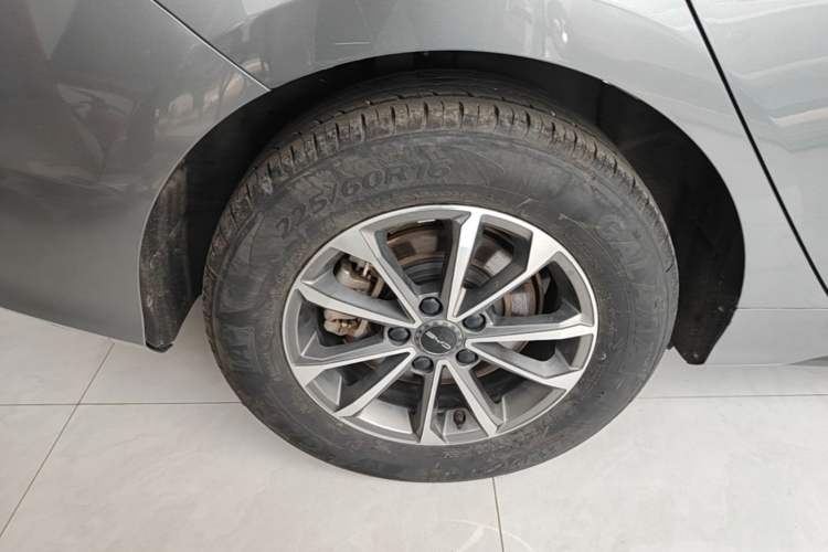 Used BYD Destroyer 05 2024 HONOR Edition DM-i 55KM Luxury Model Right Rear Wheel Hub