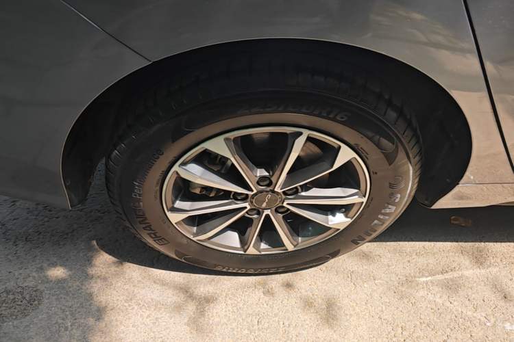 Used BYD Destroyer 05 2024 HONOR Edition DM-i 55KM Luxury Model Right Rear Wheel Hub
