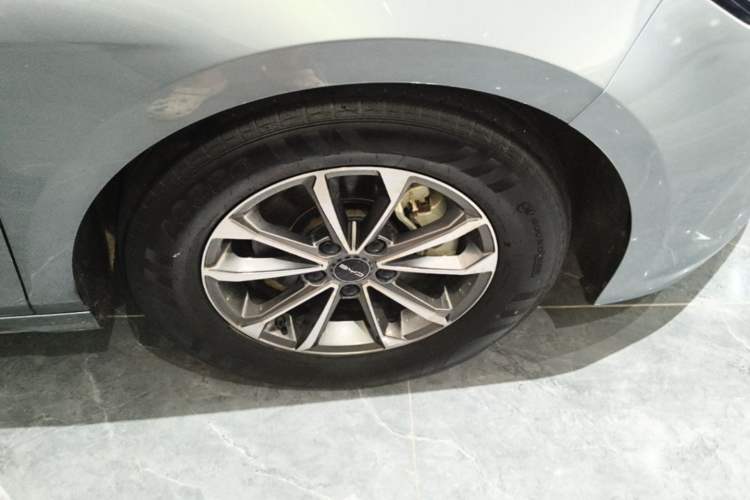 Used BYD Destroyer 05 2024 HONOR Edition DM-i 55KM Luxury Model Right Rear Wheel Hub