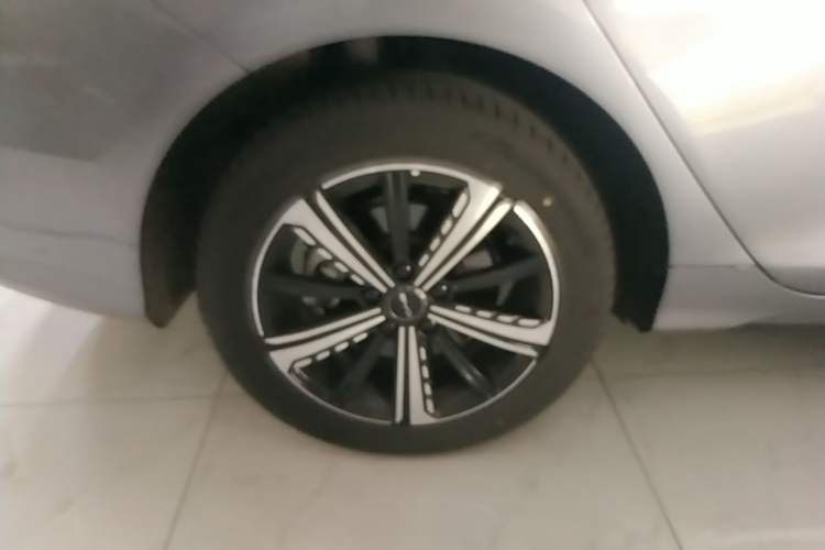 Used BYD Destroyer 05 2024 Honor Edition DM-i 120KM Luxury Model Right Rear Wheel Hub