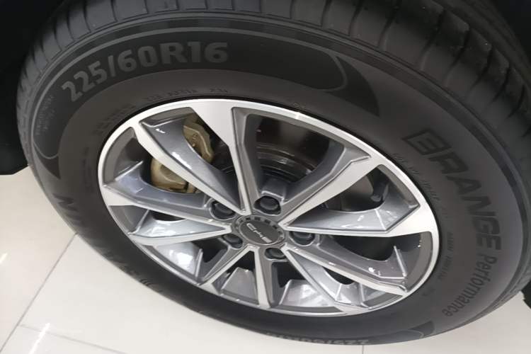 Used BYD Destroyer 05 2024 HONOR Edition DM-i 55KM Luxury Model Right Rear Wheel Hub