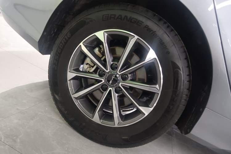 Used BYD Destroyer 05 2024 HONOR Edition DM-i 55KM Luxury Model Right Rear Wheel Hub