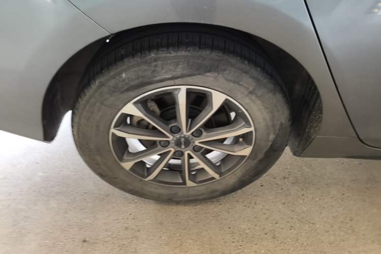 Used BYD Destroyer 05 2024 HONOR Edition DM-i 55KM Luxury Model Right Rear Wheel Hub