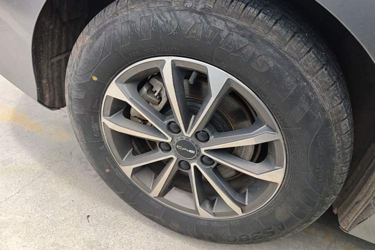 Used BYD Destroyer 05 2024 HONOR Edition DM-i 55KM Luxury Model Right Rear Wheel Hub