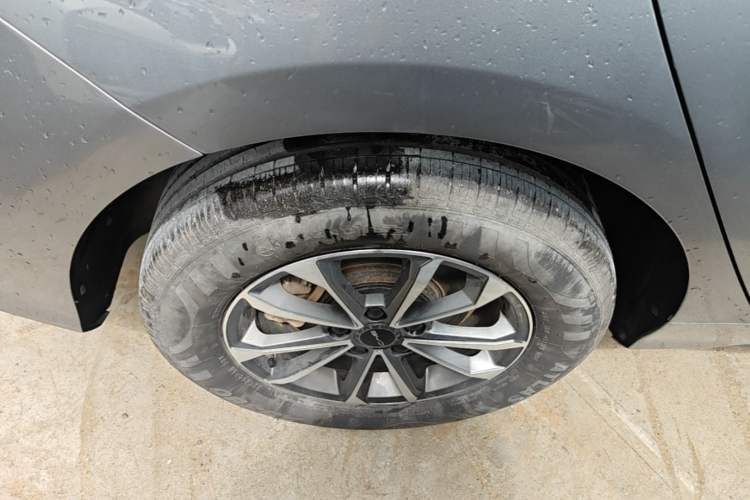 Used BYD Destroyer 05 2024 HONOR Edition DM-i 55KM Luxury Model Right Rear Wheel Hub