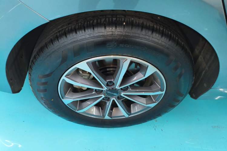 Used BYD Destroyer 05 2024 HONOR Edition DM-i 55KM Luxury Model Right Rear Wheel Hub