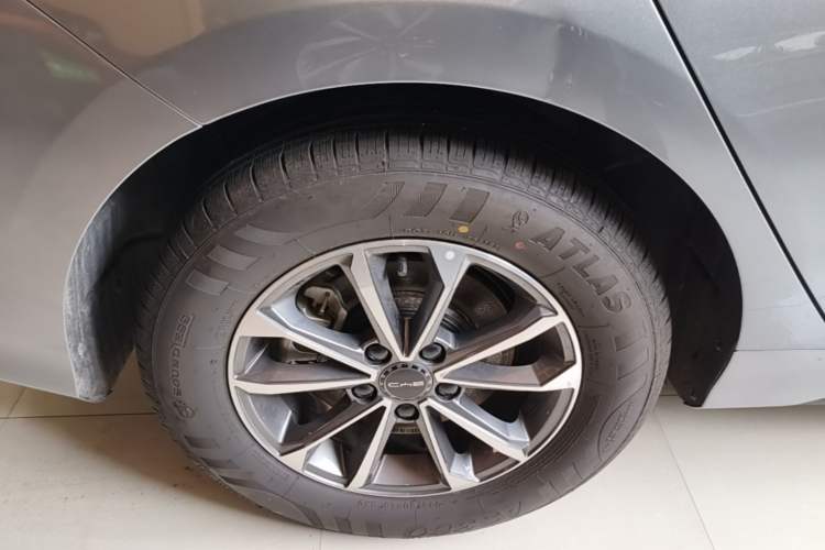 Used BYD Destroyer 05 2024 HONOR Edition DM-i 55KM Luxury Model Right Rear Wheel Hub