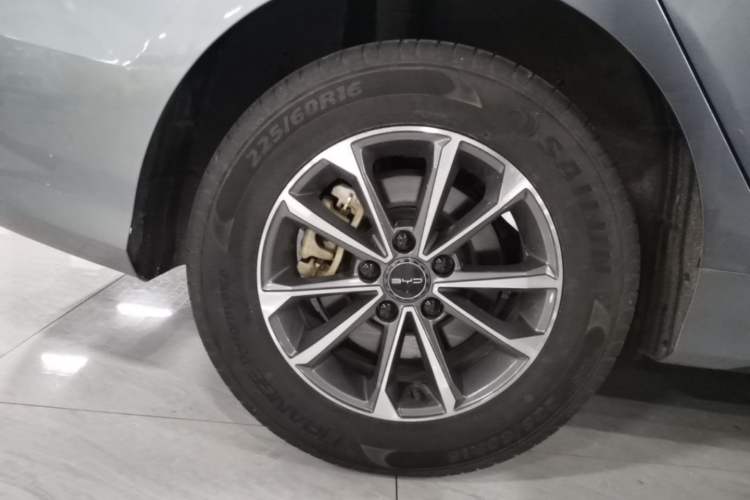 Used BYD Destroyer 05 2024 HONOR Edition DM-i 55KM Luxury Model Right Rear Wheel Hub