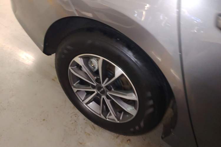 Used BYD Destroyer 05 2024 HONOR Edition DM-i 55KM Luxury Model Right Rear Wheel Hub
