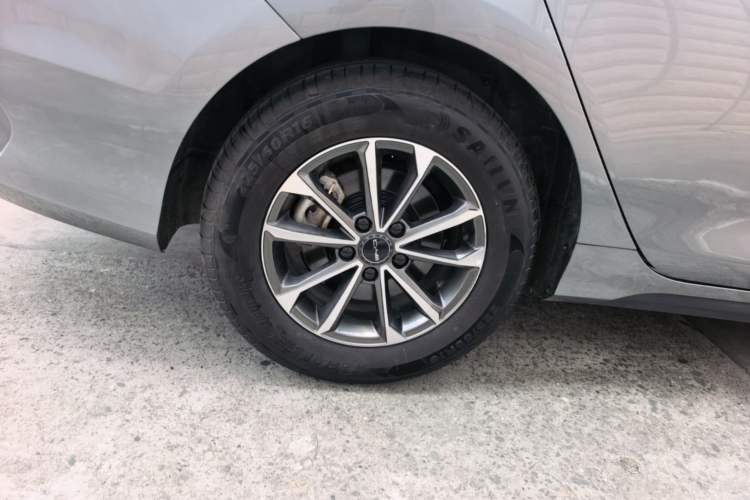 Used BYD Destroyer 05 2024 HONOR Edition DM-i 55KM Luxury Model Right Rear Wheel Hub