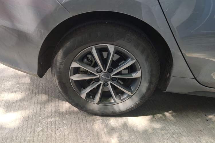 Used BYD Destroyer 05 2024 HONOR Edition DM-i 55KM Luxury Model Right Rear Wheel Hub