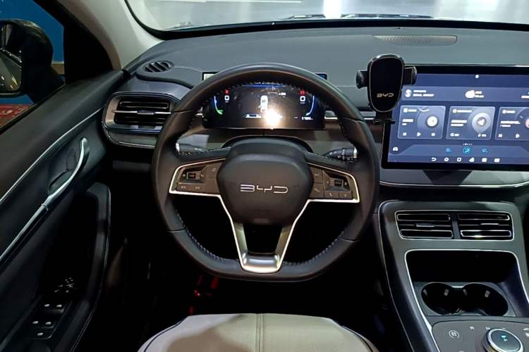 Used BYD Destroyer 05 2024 HONOR Edition DM-i 55KM Luxury Model Steering Wheel
