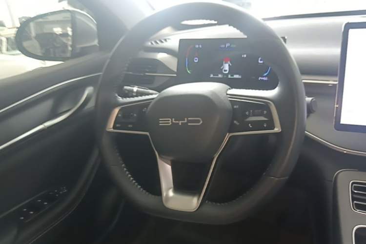 Used BYD Destroyer 05 2024 HONOR Edition DM-i 55KM Luxury Model Steering Wheel