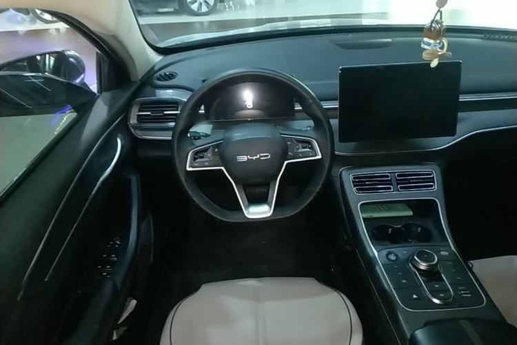 Used BYD Destroyer 05 2024 Honor Edition DM-i 120KM Luxury Model Steering Wheel
