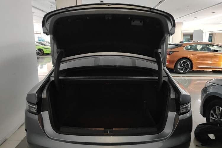 Used BYD Destroyer 05 2024 HONOR Edition DM-i 55KM Luxury Model Trunk
