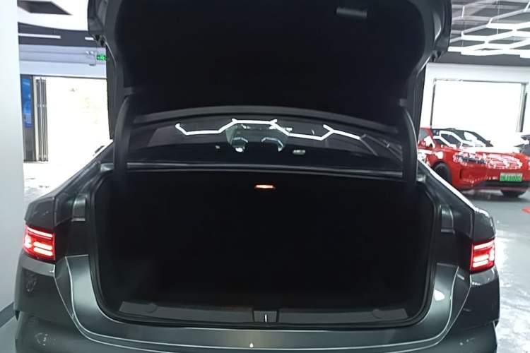 Used BYD Destroyer 05 2024 HONOR Edition DM-i 55KM Luxury Model Trunk