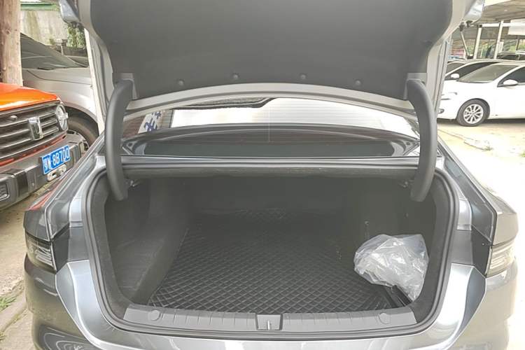 Used BYD Destroyer 05 2024 Honor Edition DM-i 120KM Luxury Model Trunk