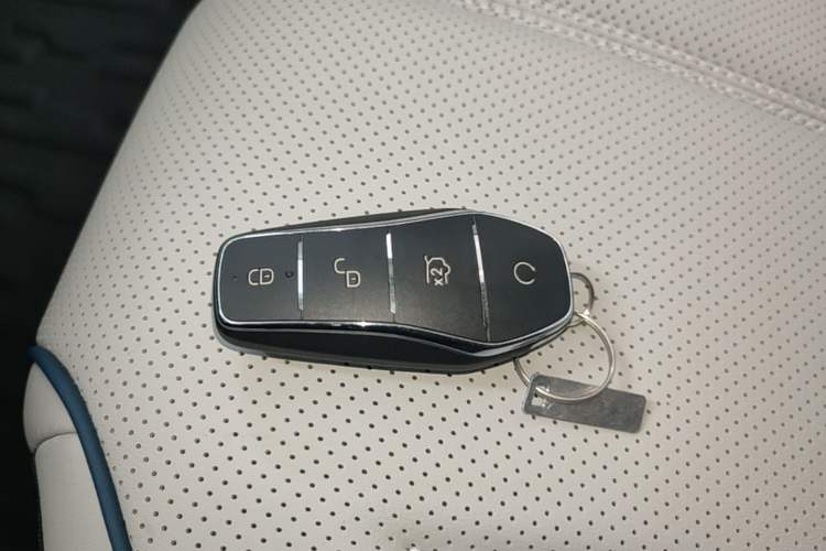 Used BYD Destroyer 05 2024 HONOR Edition DM-i 55KM Luxury Model Vehicle Key