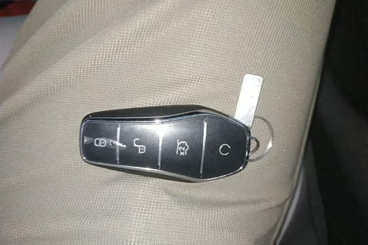 Used BYD Destroyer 05 2024 HONOR Edition DM-i 55KM Luxury Model Vehicle Key