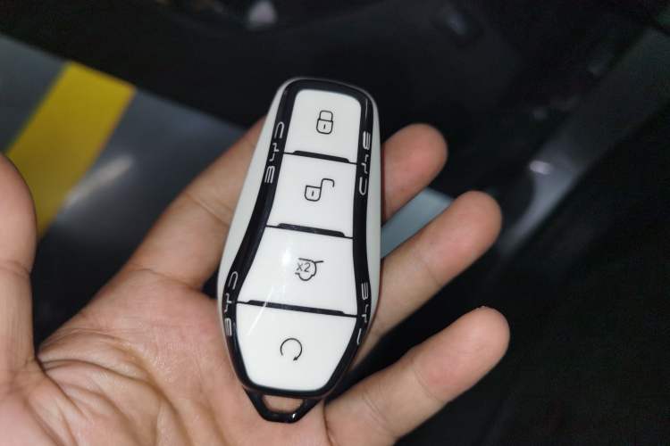 Used BYD Destroyer 05 2024 HONOR Edition DM-i 55KM Luxury Model Vehicle Key