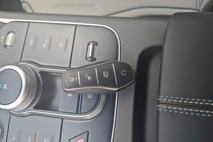 Used BYD Destroyer 05 2024 HONOR Edition DM-i 55KM Luxury Model Vehicle Key