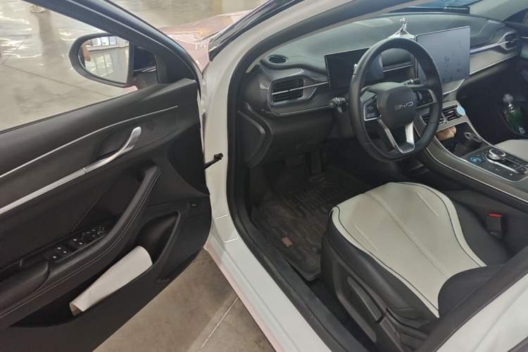 Used BYD Destroyer 05 2024 HONOR Edition DM-i 55KM Luxury Model Driver Seat