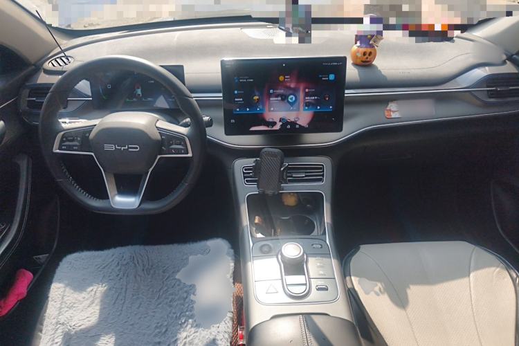 Used BYD Destroyer 05 2024 HONOR Edition DM-i 55KM Luxury Model Center Console