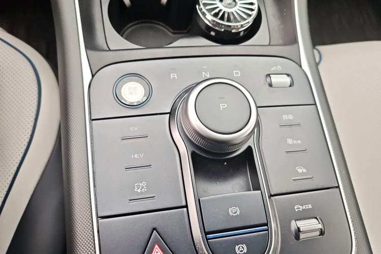 Used BYD Destroyer 05 2024 HONOR Edition DM-i 55KM Luxury Model Gear Lever