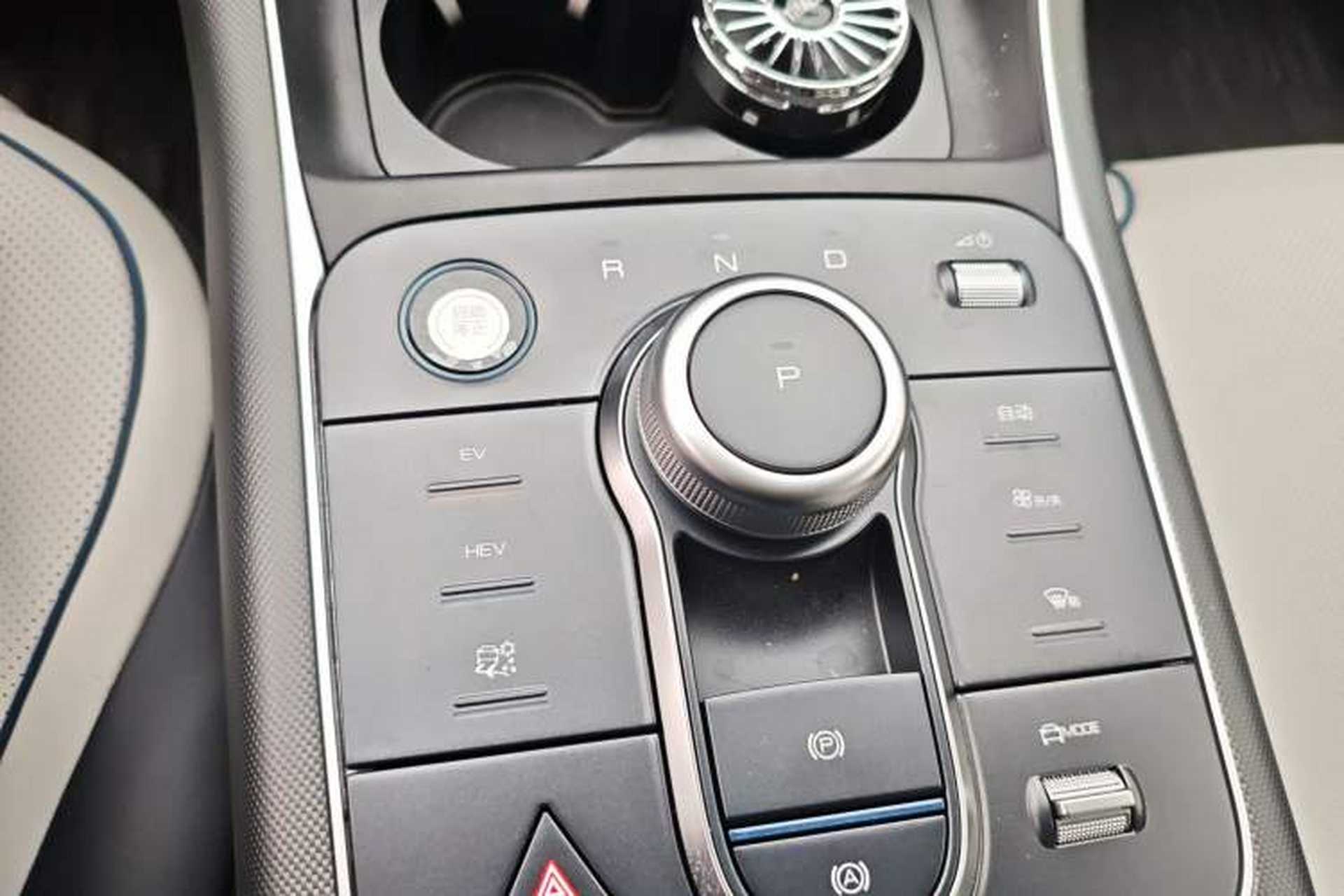 Used BYD Destroyer 05 2024 HONOR Edition DM-i 55KM Luxury Model Gear Lever
