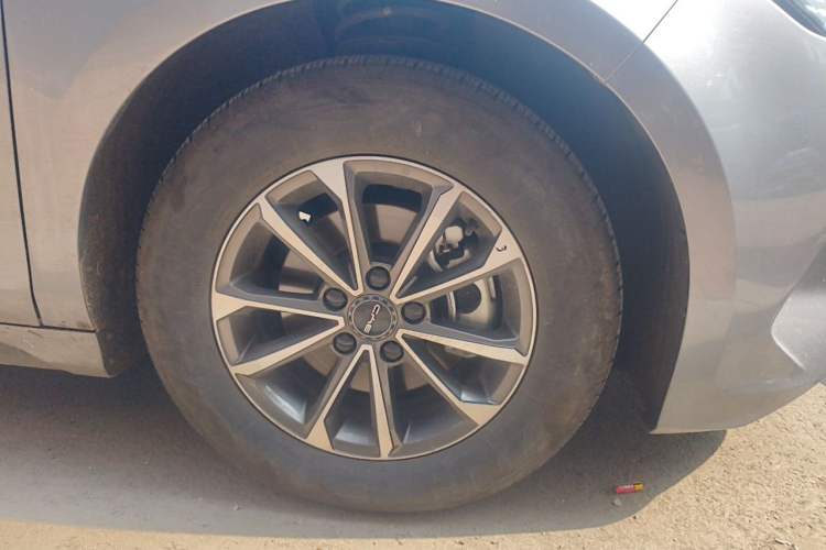 Used BYD Destroyer 05 2024 HONOR Edition DM-i 55KM Luxury Model Right Front Wheel Hub