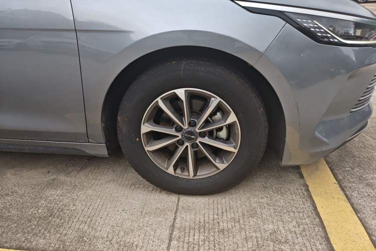 Used BYD Destroyer 05 2024 HONOR Edition DM-i 55KM Luxury Model Right Front Wheel Hub