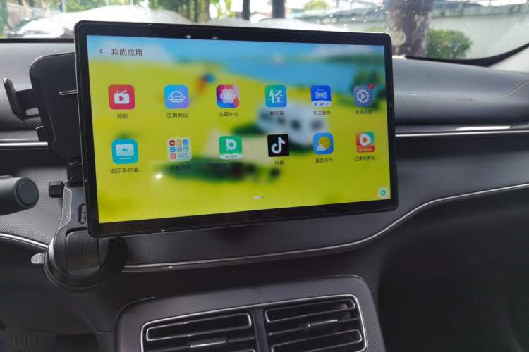 Used BYD Destroyer 05 2024 Honor Edition DM-i 120KM Luxury Model Audio And AC Panel