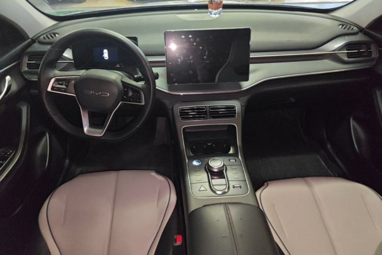 Used BYD Destroyer 05 2024 Honor Edition DM-i 120KM Luxury Model Center Console