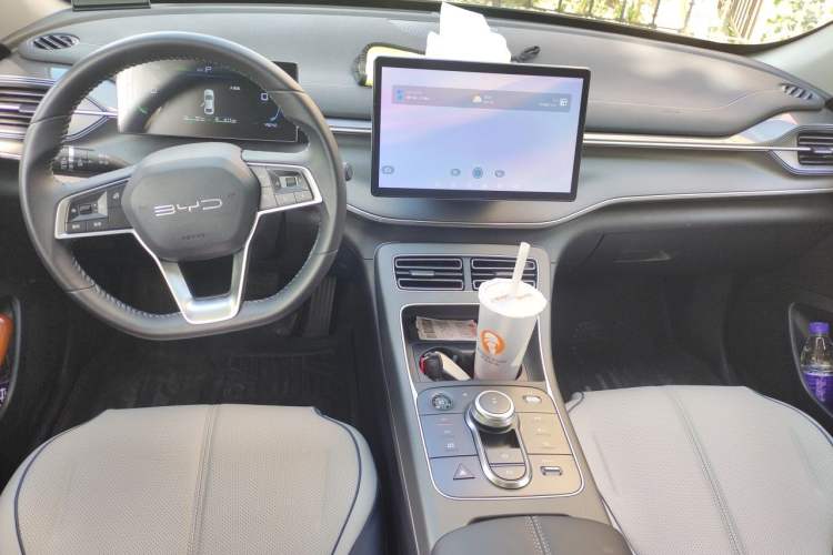 Used BYD Destroyer 05 2024 Honor Edition DM-i 120KM Luxury Model Center Console