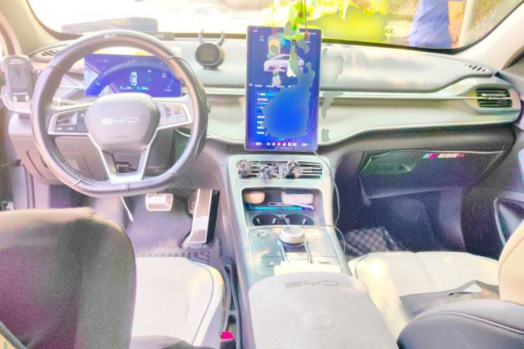 Used BYD Destroyer 05 2024 Honor Edition DM-i 120KM Luxury Model Center Console