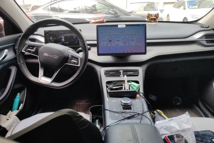 Used BYD Destroyer 05 2024 HONOR Edition DM-i 55KM Luxury Model Center Console