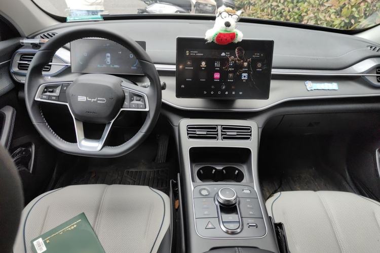 Used BYD Destroyer 05 2024 HONOR Edition DM-i 55KM Luxury Model Center Console